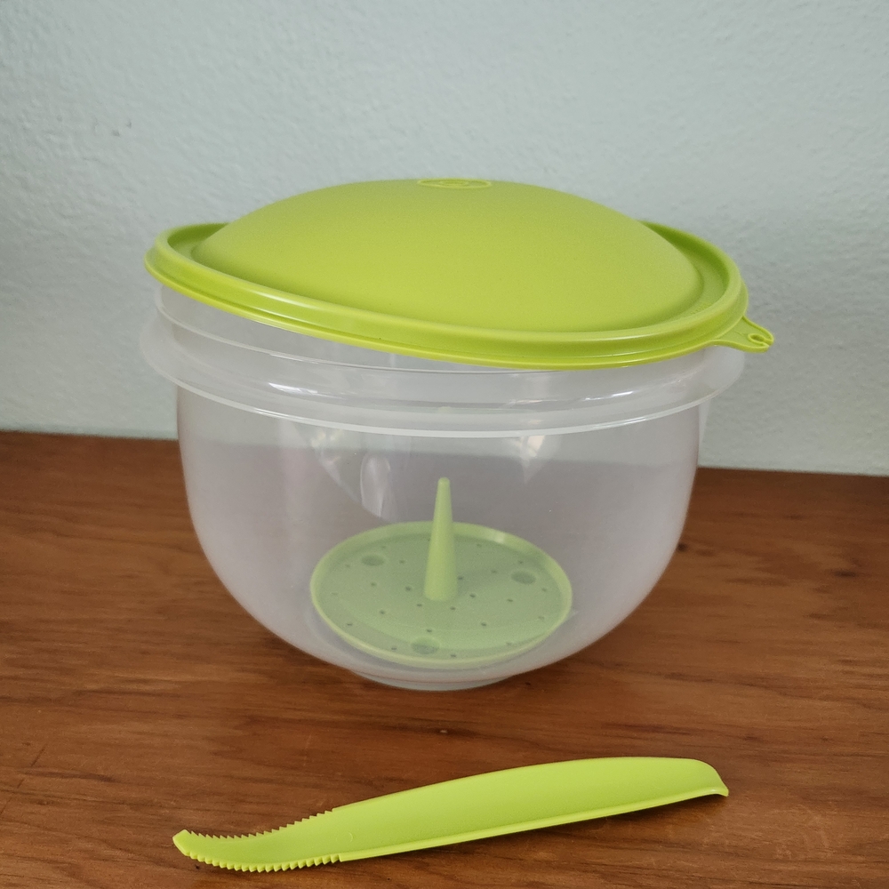 Tupperware Brand New 
Super Crisp-It Container
with Lettuce Corer